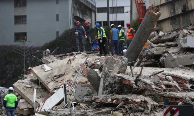 Buscan salvar a un niño atrapado desde hace nueve días
