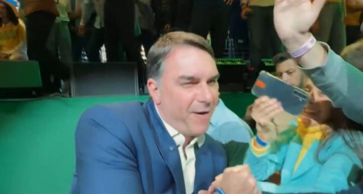 Flávio Bolsonaro fue proclamado candidato presidencial del Partido Liberal para enfrentar a Lula da Silva