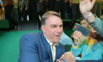 Flávio Bolsonaro fue proclamado candidato presidencial del Partido Liberal para enfrentar a Lula da Silva