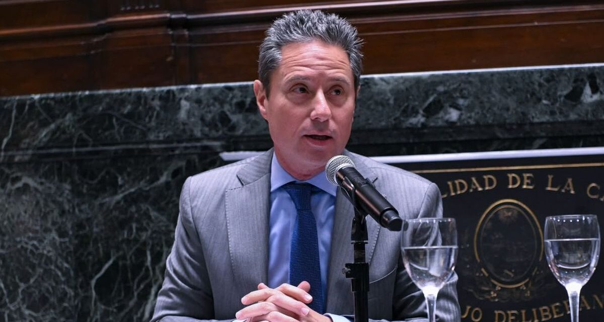 El jefe de Gabinete defendió el rumbo de Jorge Macri y la oposición criticó datos económicos y a Clara Muzzio por la ESI