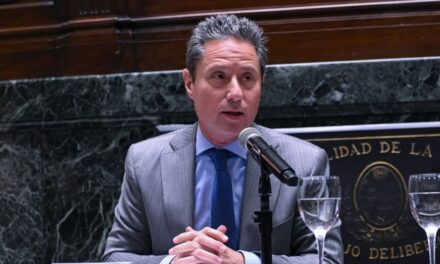 El jefe de Gabinete defendió el rumbo de Jorge Macri y la oposición criticó datos económicos y a Clara Muzzio por la ESI