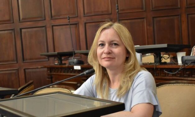 La vicegobernadora de Mendoza volvió a apuntar contra Francia tras su eliminación del Mundial y reavivó la polémica