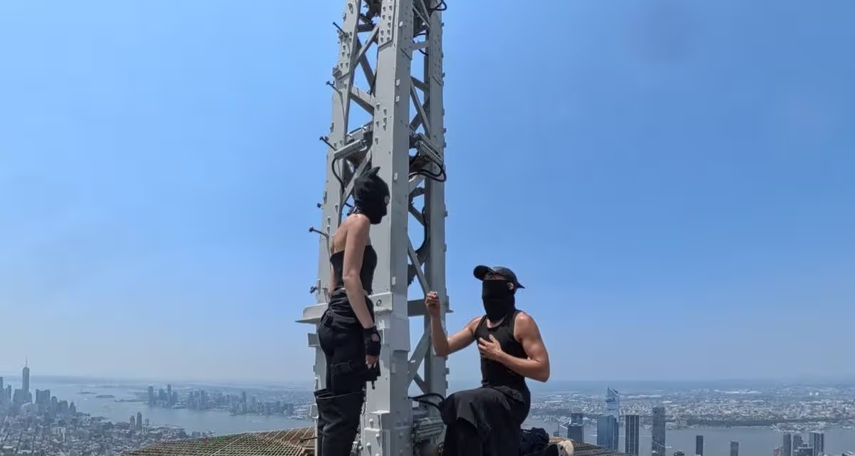 Una pareja escaló sin arnés el Empire State Building de Nueva York