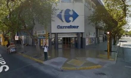 Quiso salir de Carrefour sin pagar bebidas