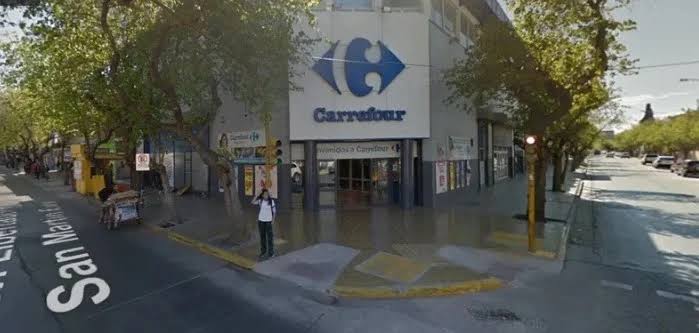 Quiso salir de Carrefour sin pagar bebidas