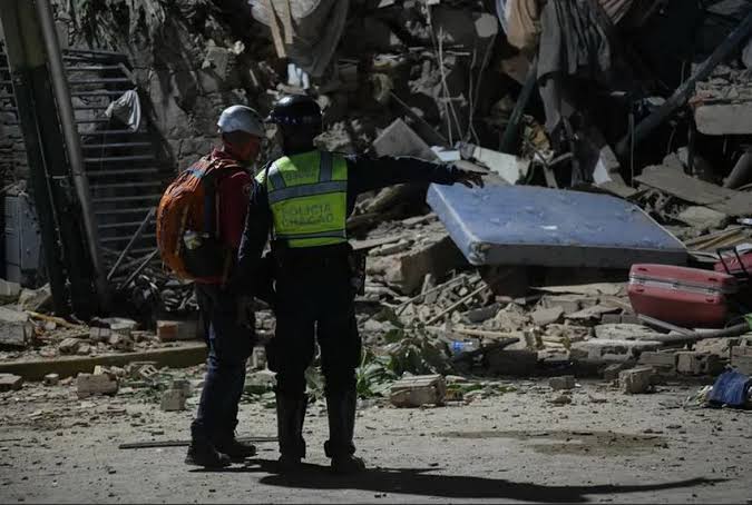 «Encontraron una bolsa con dólares y quisieron llevársela»: grave denuncia contra funcionarios en medio de la tragedia en Venezuela