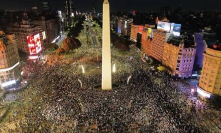 El país festeja la victoria contra los piratas