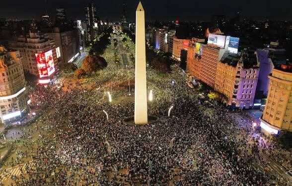 El país festeja la victoria contra los piratas