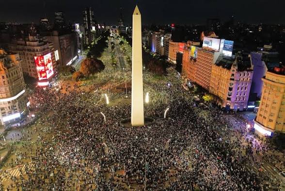 El país festeja la victoria contra los piratas