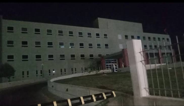 Urgente: Evacuan el Hospital Rawson por un incendio en la terraza del Edificio Verde