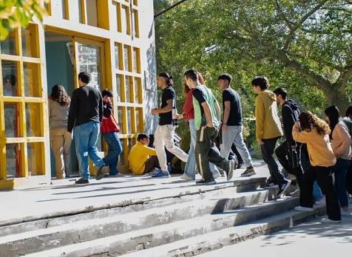 El proyecto para cobrar salud y educación a extranjeros abrió el debate en San Juan: qué opinaron dirigentes políticos