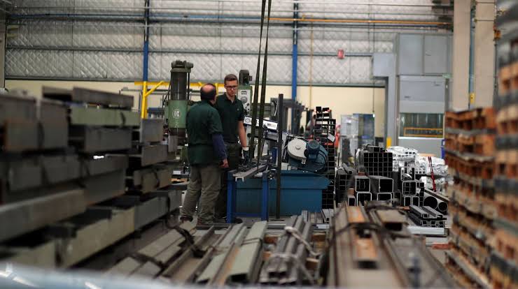 Industriales advierten por el aumento del costo del gas y la caída de la actividad