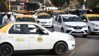 Reglamentaron la nueva Ley de Transporte y ya rigen cambios para taxis y remises
