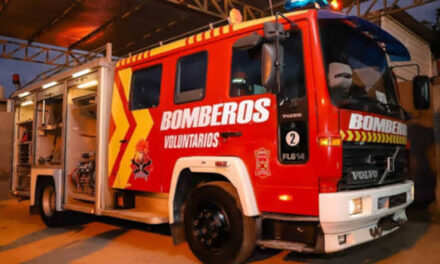 Rawson: Una vivienda fue destruida por un incendio en Villa Italia y hubo momentos de tensión