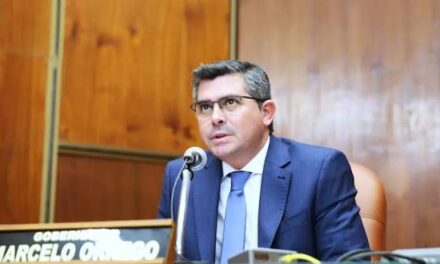 Tras la tragedia aérea en Valle Fértil, el gobernador Marcelo Orrego acompañó a las familias de las víctimas