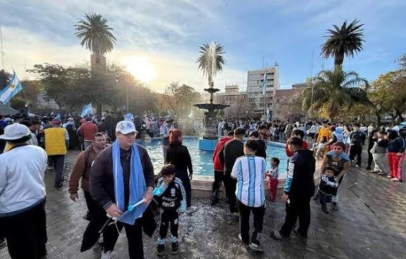 Con 250 efectivos, buscan evitar desmanes durante los festejos en Plaza 25