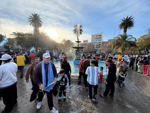 Con 250 efectivos, buscan evitar desmanes durante los festejos en Plaza 25
