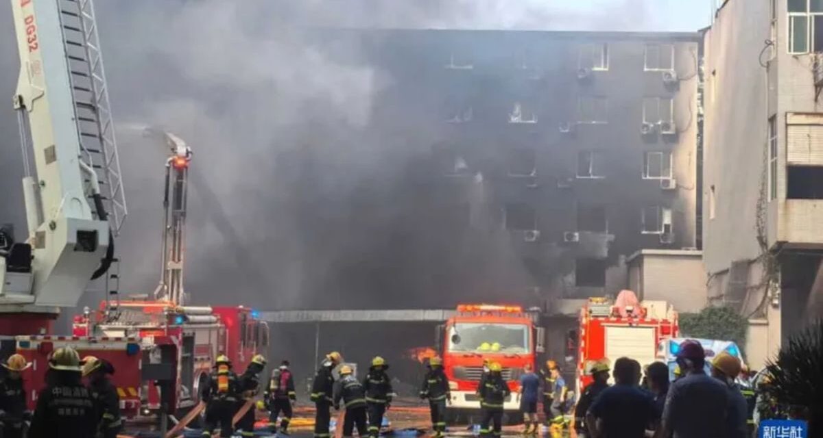 Al menos 28 muertos por un incendio en una fábrica de zapatos en China