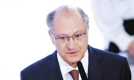 El vicepresidente de Brasil afirmó que Javier Milei perjudica a la Argentina