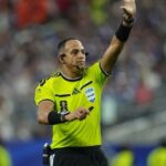 Quién es Ismail Elfath, el árbitro designado para la semifinal entre Argentina e Inglaterra