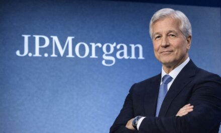 El CEO del J.P. Morgan encendió las alarmas por Mythos, la IA que Anthropic no libera al público: Es un problema real