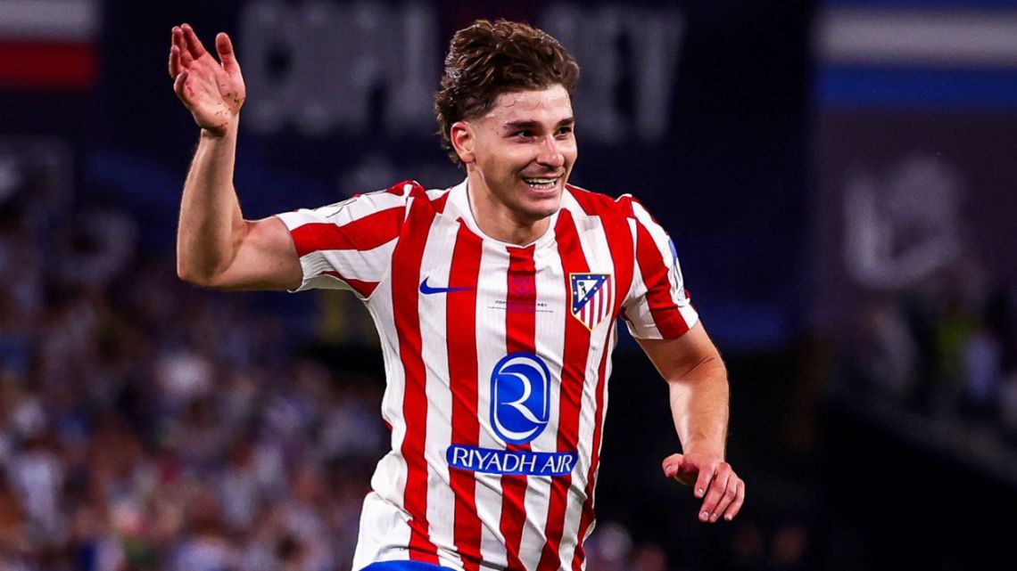 Arsenal de Inglaterra ofertaría 100 millones de dólares por el pase de Julián Alvarez