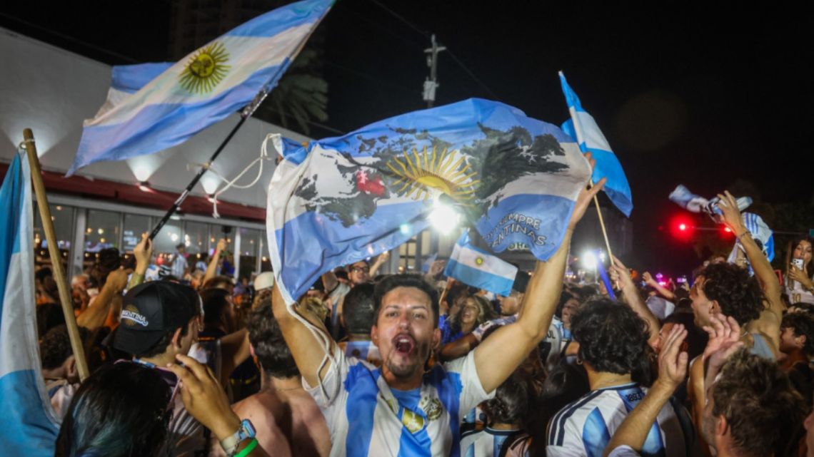 Mundial 2026: vuelos a cuatro millones de pesos y entradas a 10 mil dólares