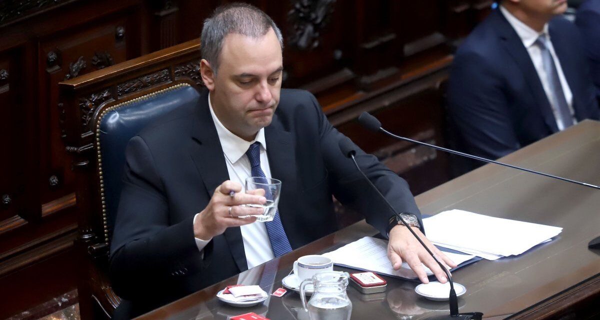 La Justicia prohibió la salida del país del exjefe de gabinete Manuel Adorni