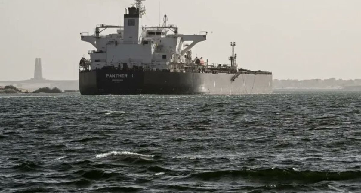 Petroleros desvían su ruta por amenazas de los hutíes