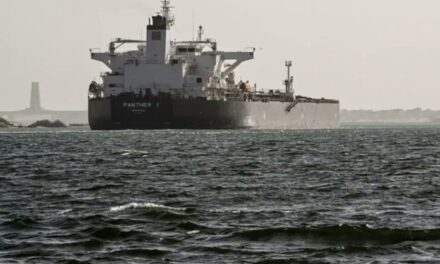Petroleros desvían su ruta por amenazas de los hutíes