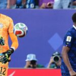 Venganza insólita: el pelotazo del arquero paraguayo a Mbappe tras ser eliminado en el Mundial