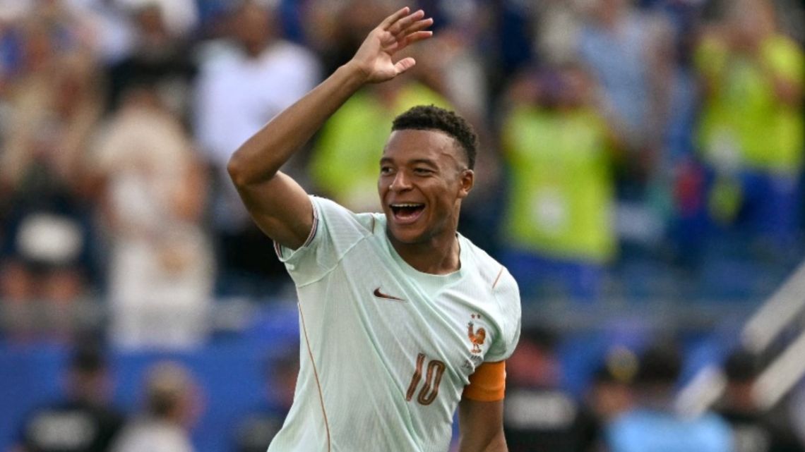 Kylian Mbappé habló de su lesión: qué dijo tras el golpe en el tobillo que asustó a Francia