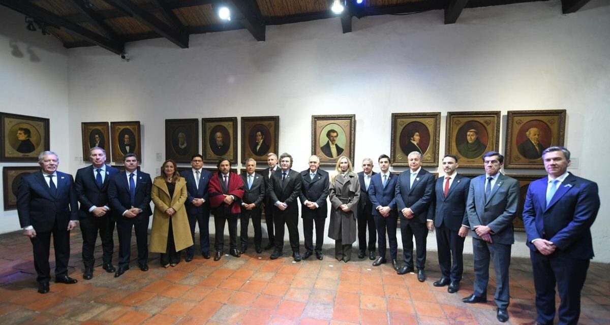 Javier Milei exhibió una foto robusta con gobernadores en la antesala del acto por el Día de la Independencia