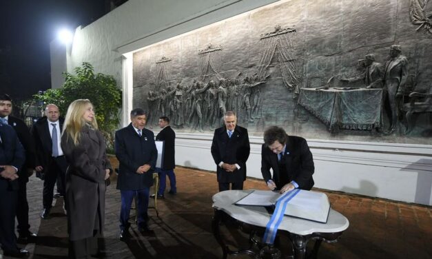 Javier Milei encabezó el acto por el 9 de Julio y habló del cruce de Los Andes económico de su gestión