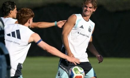 Nico Paz expuso con una reveladora imagen el pico de estrés que sufrió en el banco de la Selección Argentina