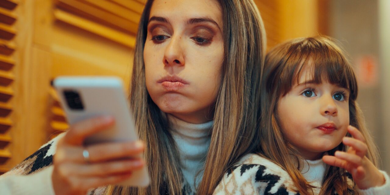 “Una colega, psicóloga clínica, se puso en contacto conmigo y me contó que su hija le había preguntado si quería más a su teléfono que a ella”