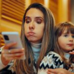 “Una colega, psicóloga clínica, se puso en contacto conmigo y me contó que su hija le había preguntado si quería más a su teléfono que a ella”