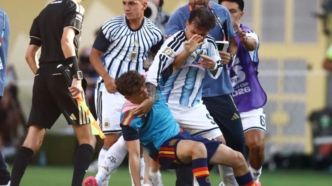 «Es fútbol y ya está»: Gavi rompió el silencio y opinó sobre su pelea con Leandro Paredes tras la final del Mundial 2026