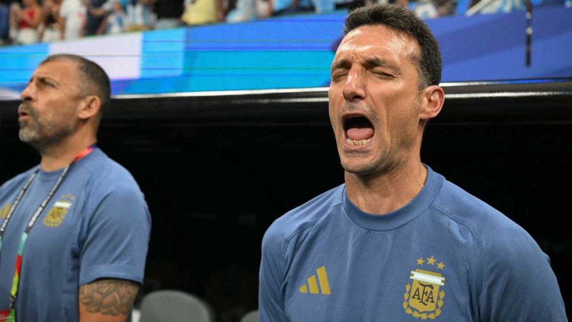 Los canales de televisión argentinos se unieron para difundir una versión del Himno nacional cantado por la Selección