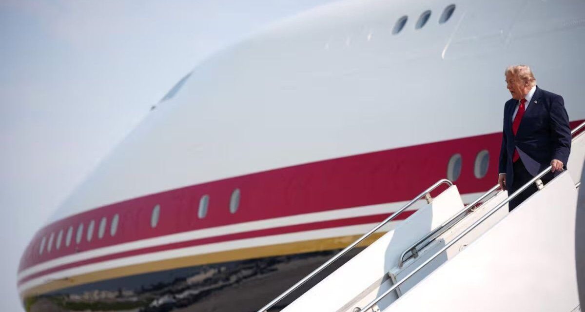 Donald Trump estrenó el nuevo Air Force One donado por Qatar desafiando las fuertes críticas