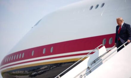 Donald Trump estrenó el nuevo Air Force One donado por Qatar desafiando las fuertes críticas