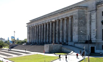 El Gobierno ratificó que las universidades pueden cobrarles a los extranjeros sin residencia permanente