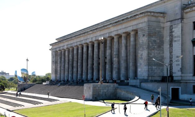 El Gobierno ratificó que las universidades pueden cobrarles a los extranjeros sin residencia permanente