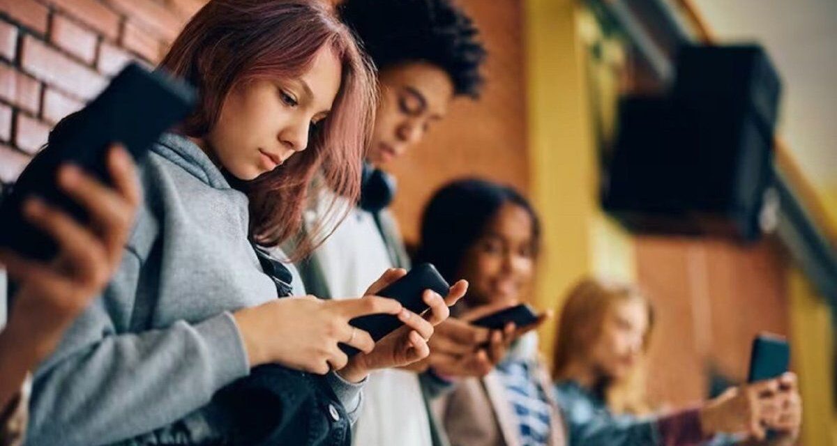 Reino Unido impondrá un toque de queda en redes sociales para adolescentes de 16 y 17 años