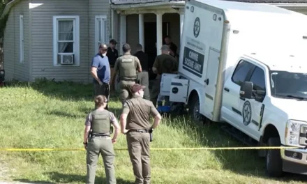 Rescataron a 16 chicos en estado casi salvaje de una casa en ruinas de Ohio