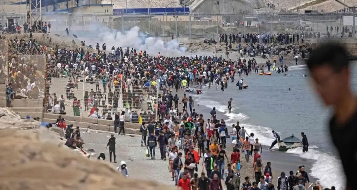 España afirma que de los 50.000 migrantes que ingresaron a Ceuta, la mitad ya regresó a Marruecos