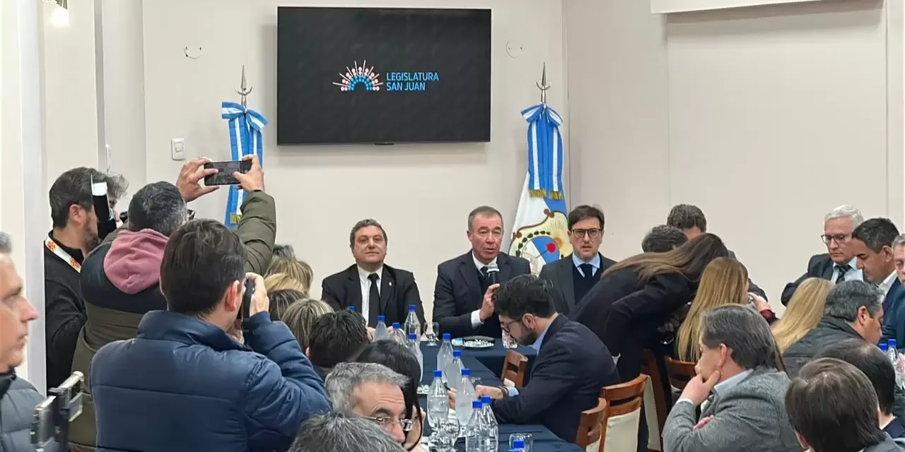 Diputados debate hoy el acuerdo con Vicuña: la sesión especial comienza a las 11