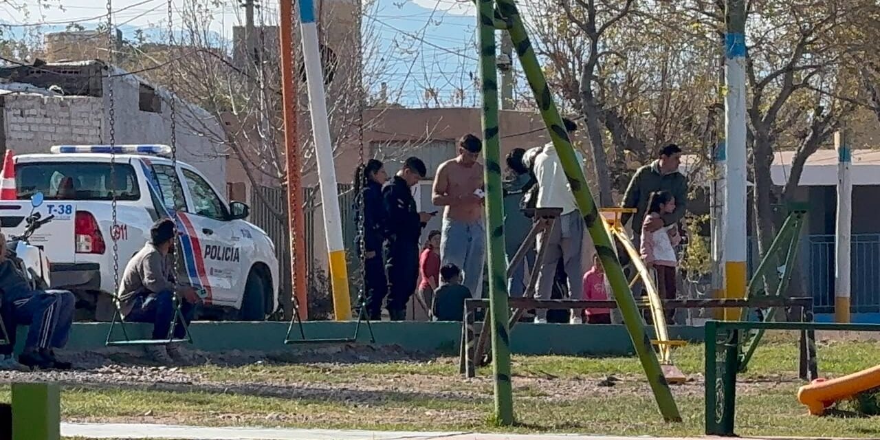 Una pelea entre chicos terminó con una violenta gresca entre adultos en Rawson