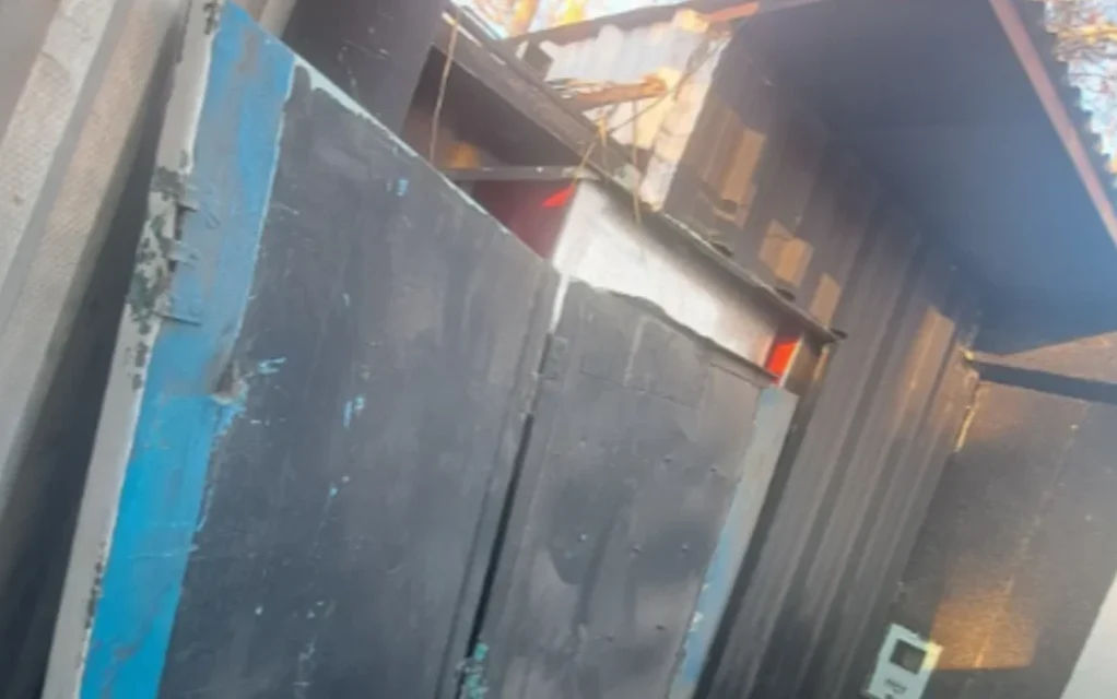 Entraron por el techo y destrozaron un kiosco en la Plaza de Desamparados