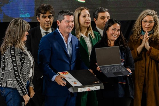Orrego entregará computadoras a docentes de Educación Especial